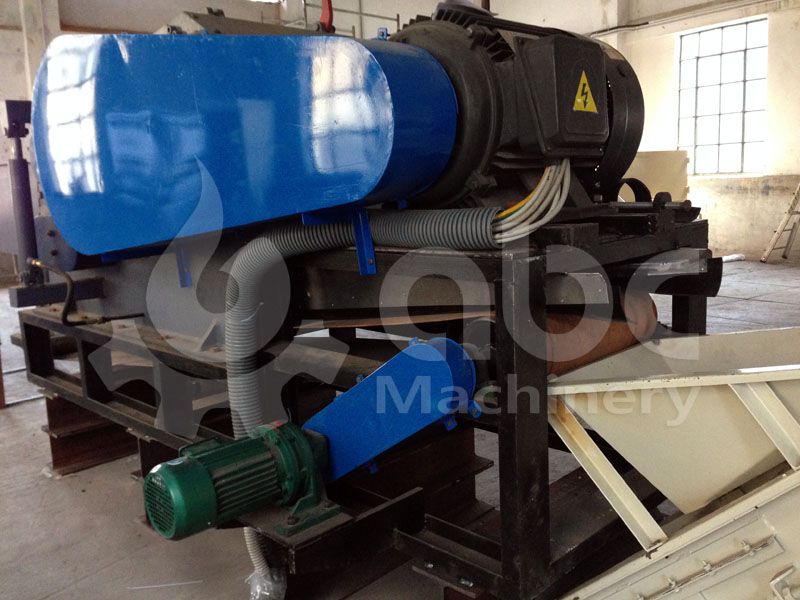 wood crushing / chipping machine for complete pelletizing line